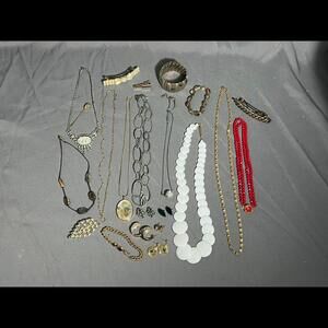 Vintage 26pc Estate Jewelry Necklace Bracelets Earrings Gavon Costume